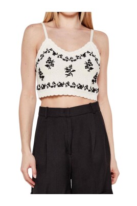 floral-embroidered-knit-top