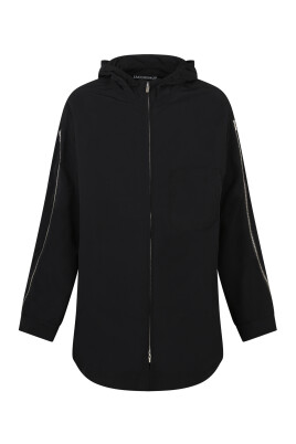 veste-noire-a-capuche-et-fermeture-eclair