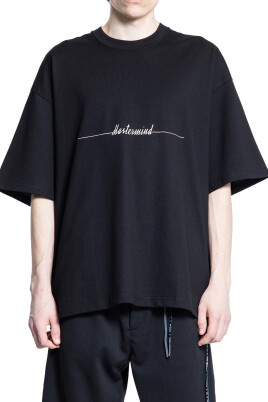 black-graphic-logo-print-t-shirt