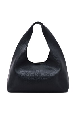 sac-noir-en-cuir-graine-avec-materiel-en-tons-argentes