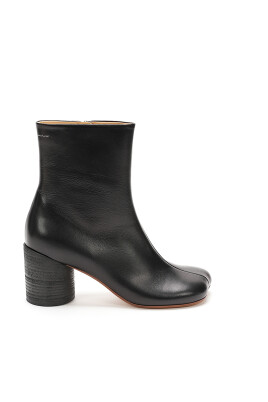 black-leather-ankle-boots-with-zipper