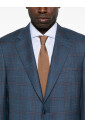 navy-geruite-blazer-knoopsluiting-voorzijde