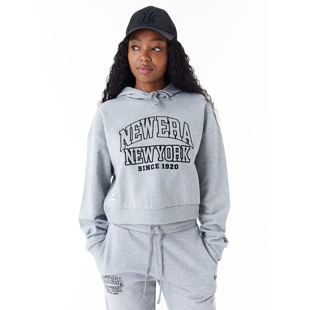 New era Crop Arch Wordmark Sweatshirt Gray Dames