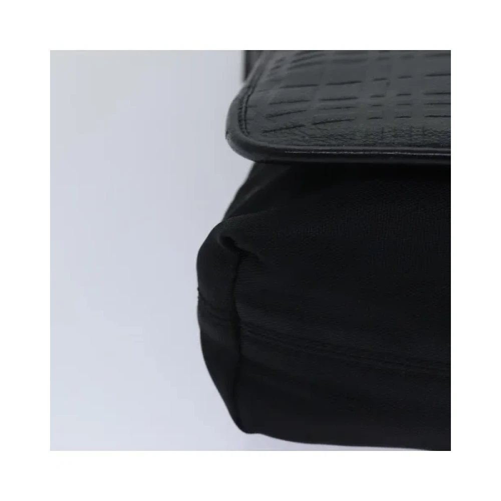 Burberry Vintage Pre-owned Nylon shoulder-bags Black Dames