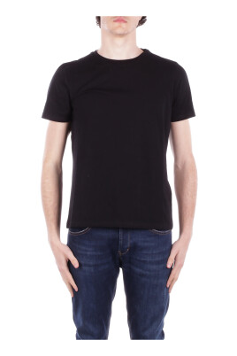 t-shirt-slim-fit-details-logo
