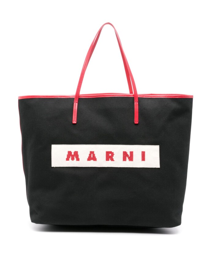 black-bags-for-a-stylish-look
