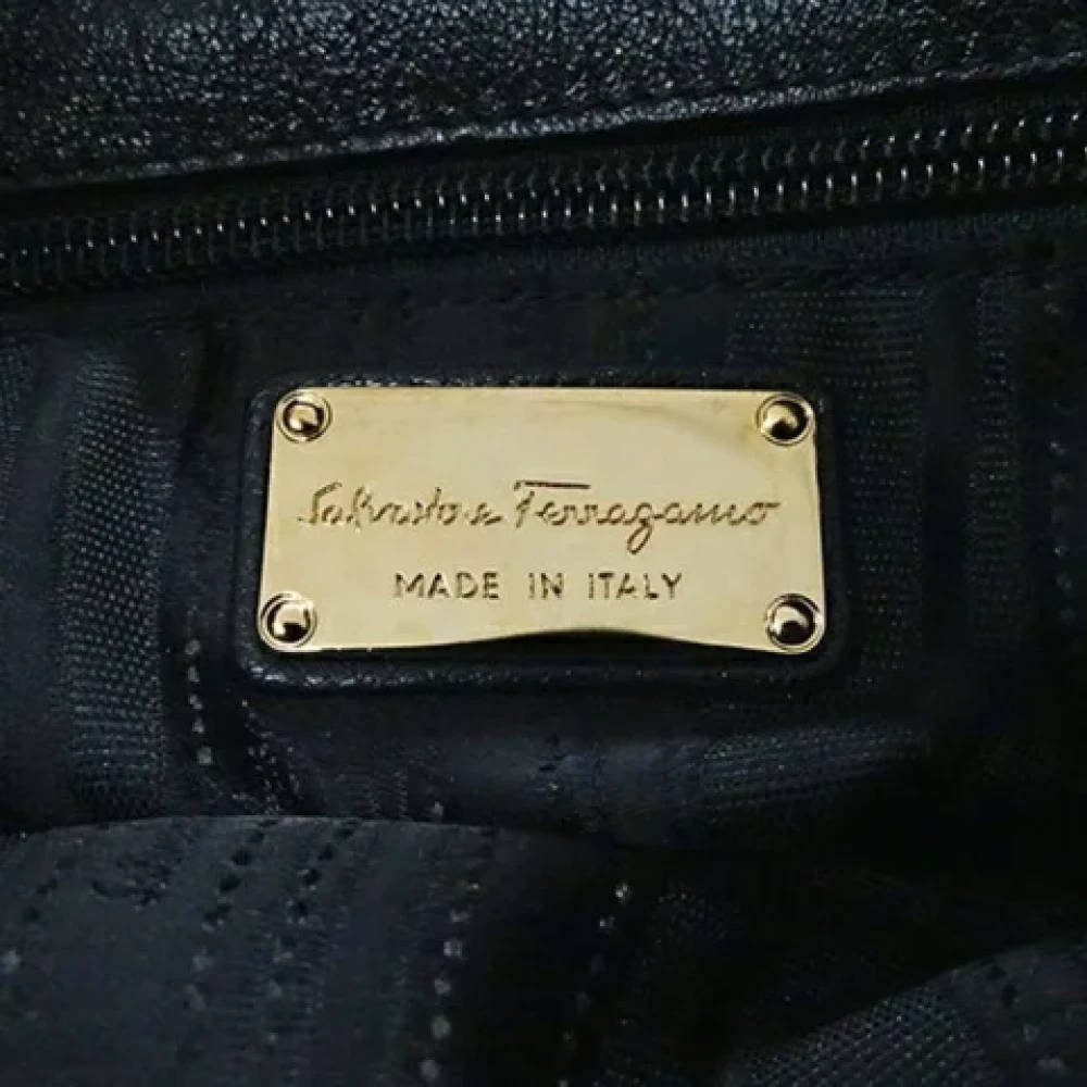 Salvatore Ferragamo Pre-owned Leather shoulder-bags Black Dames