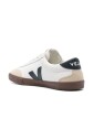 baskets-blanches-en-cuir-avec-details-en-daim