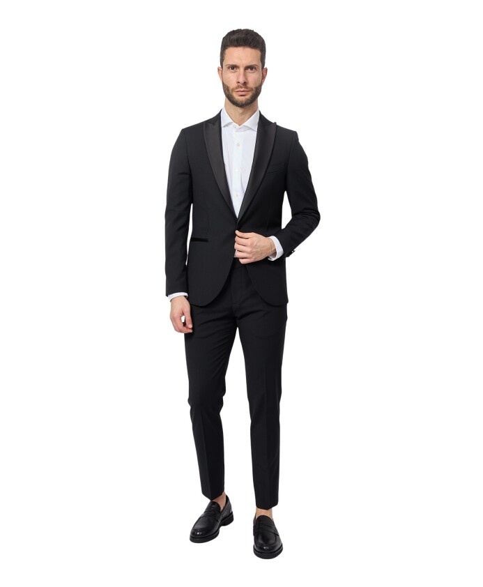 ensemble-de-costume-ajuste