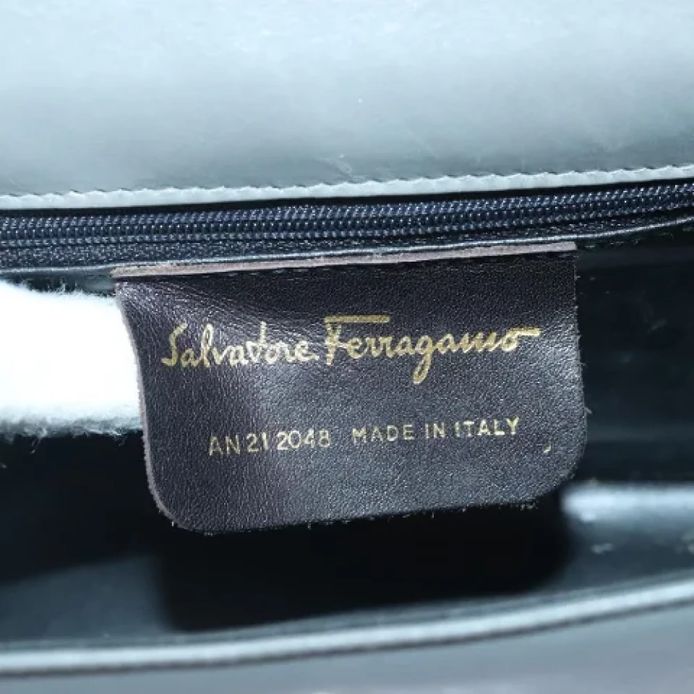 Salvatore Ferragamo Pre-owned Leather shoulder-bags Gray Dames