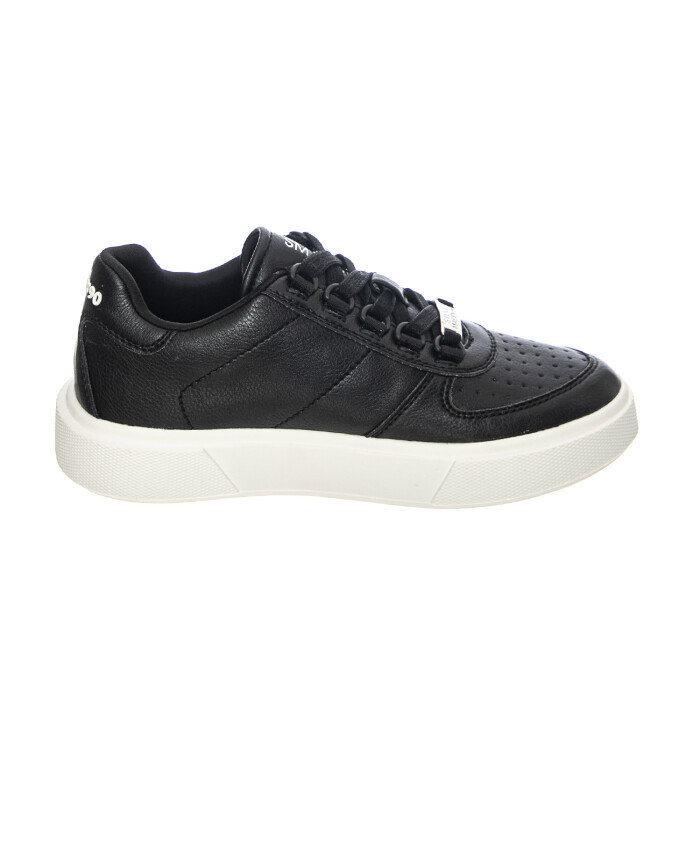 baskets-a-lacets-en-cuir