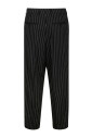 pantalon-noir-coupe-carotte