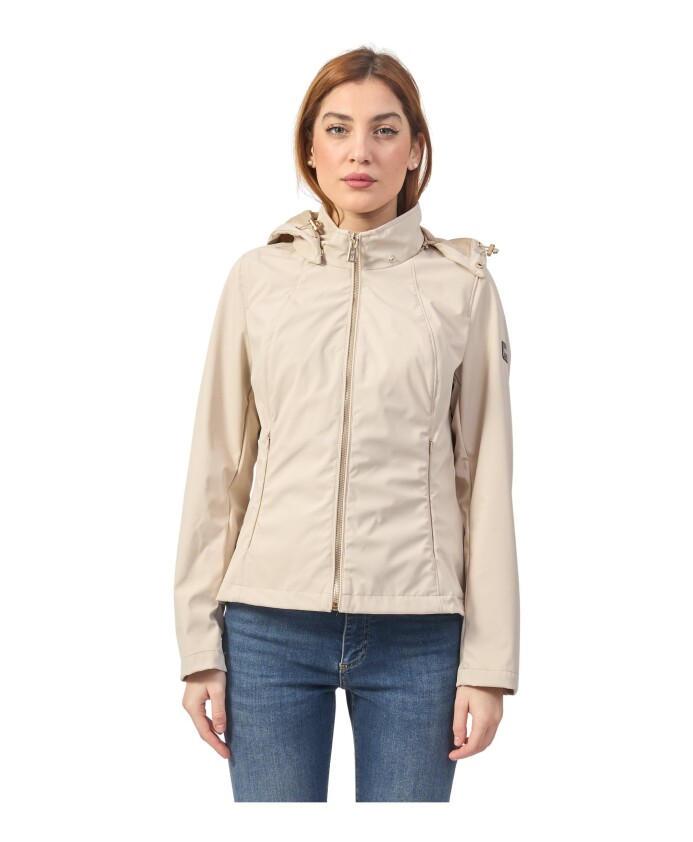 veste-beige-a-capuche-en-softshell