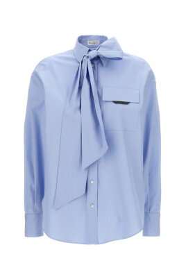 chemise-bleu-clair-avec-detail-papillon