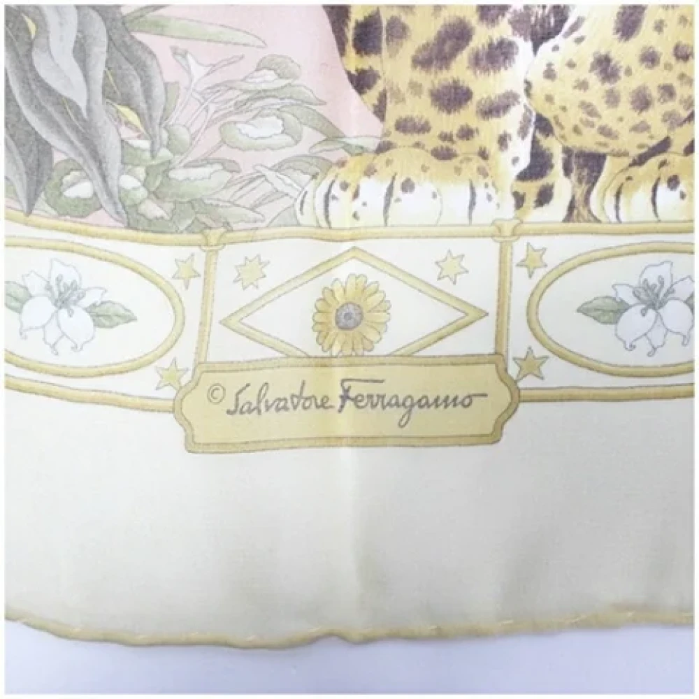 Salvatore Ferragamo Pre-owned Silk scarves Multicolor Dames