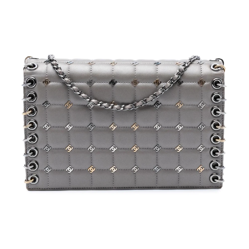Chanel Vintage Women's Gray Pre-Owned Quilted Shoulder Bag