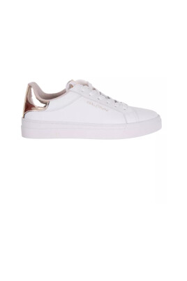 sneakers-blanches-chaussures-elegantes