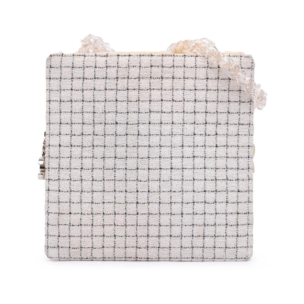 Chanel Vintage Women's White Pre-Owned Tweed Handbag