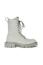 bottes-de-combat-en-couleur-ciment