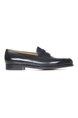 black-loafer-shoes-elegant-style
