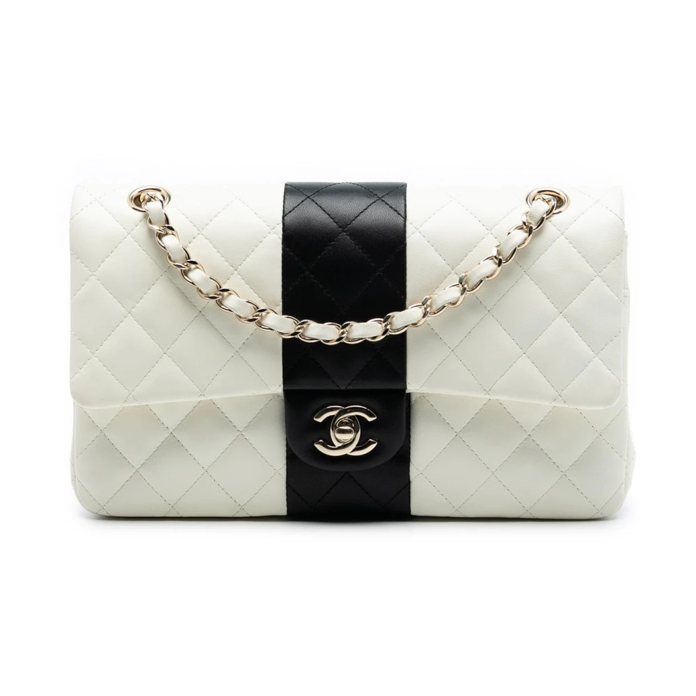Chanel Vintage Women's White Pre-Owned Quilted Flap Bag
