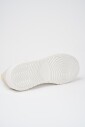 witte-sneaker-wembley-stijl