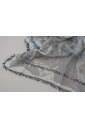 echarpe-grise-a-franges-details-du-logo