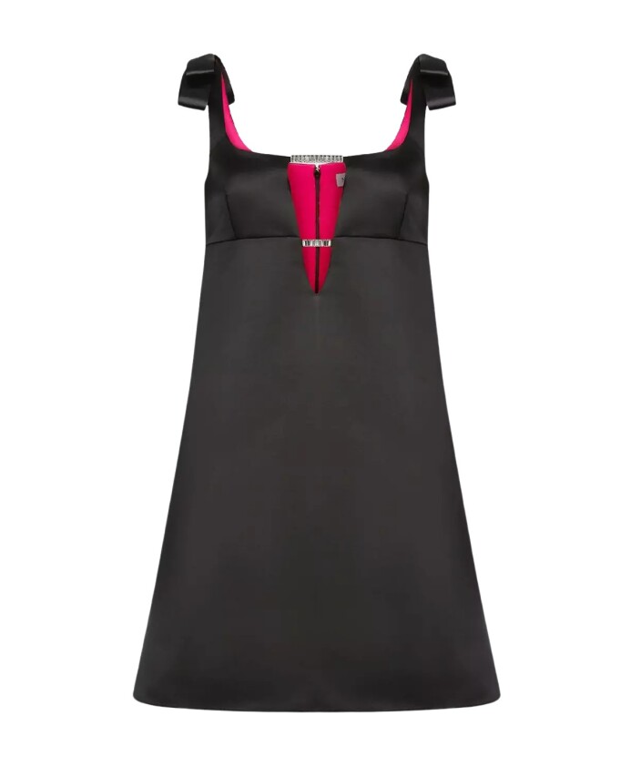 mini-robe-noire-en-satin-avec-col-en-v-orne-de-cristaux