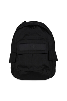black-backpack-with-adjustable-straps