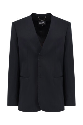 black-blazer-with-button-closure