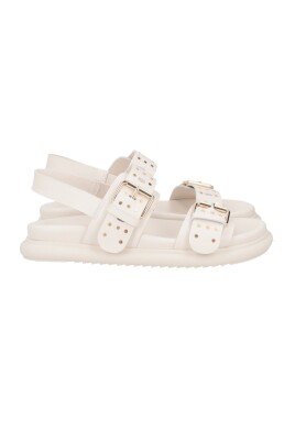 ivory-sandaler-med-borchia-detalj
