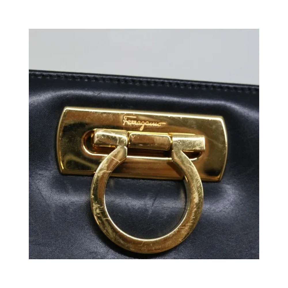 Salvatore Ferragamo Pre-owned Leather shoulder-bags Black Dames