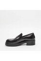 leren-mocassin-in-druivenkleur