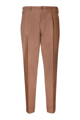 beige-trousers-aw23