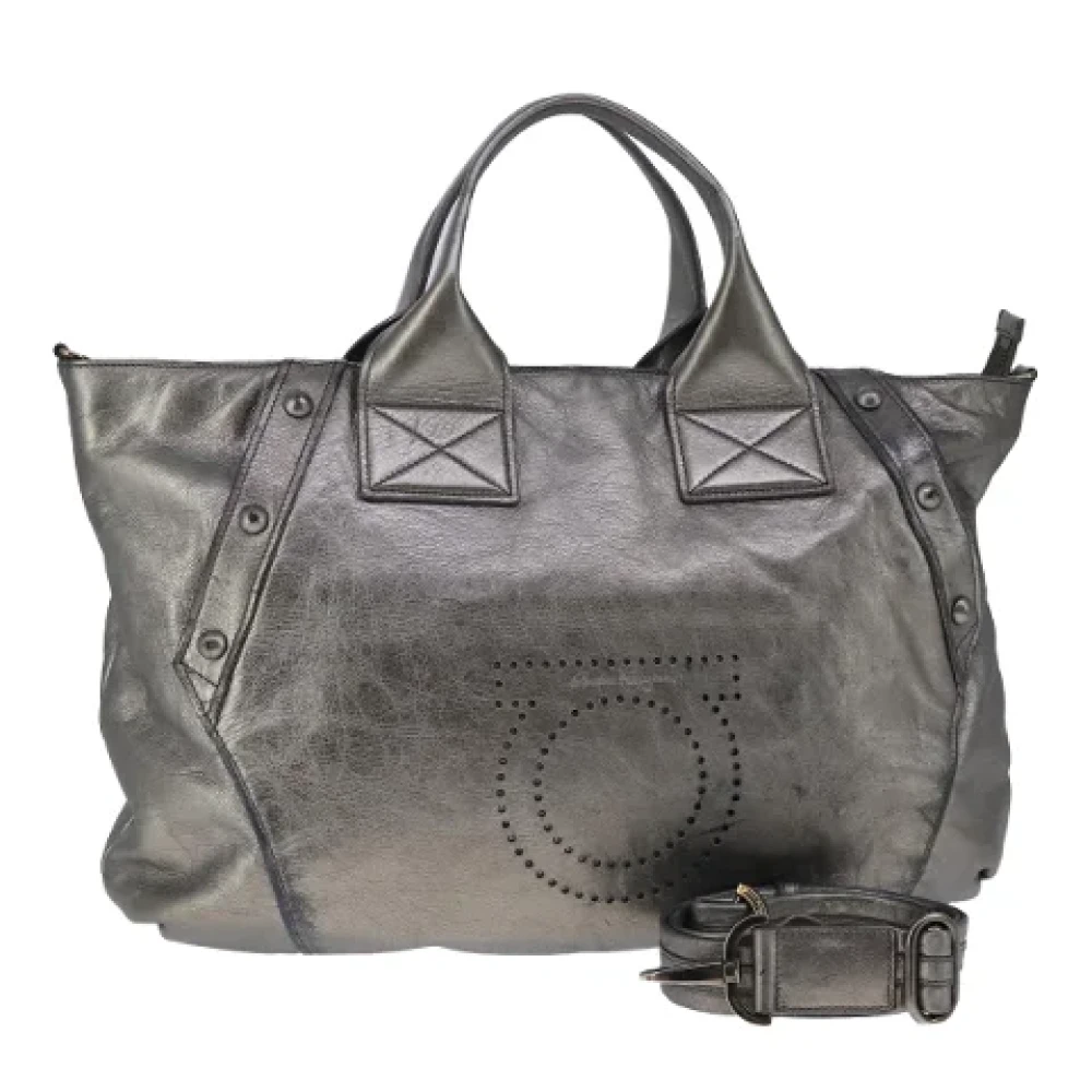 Salvatore Ferragamo Pre-owned Leather handbags Gray Dames