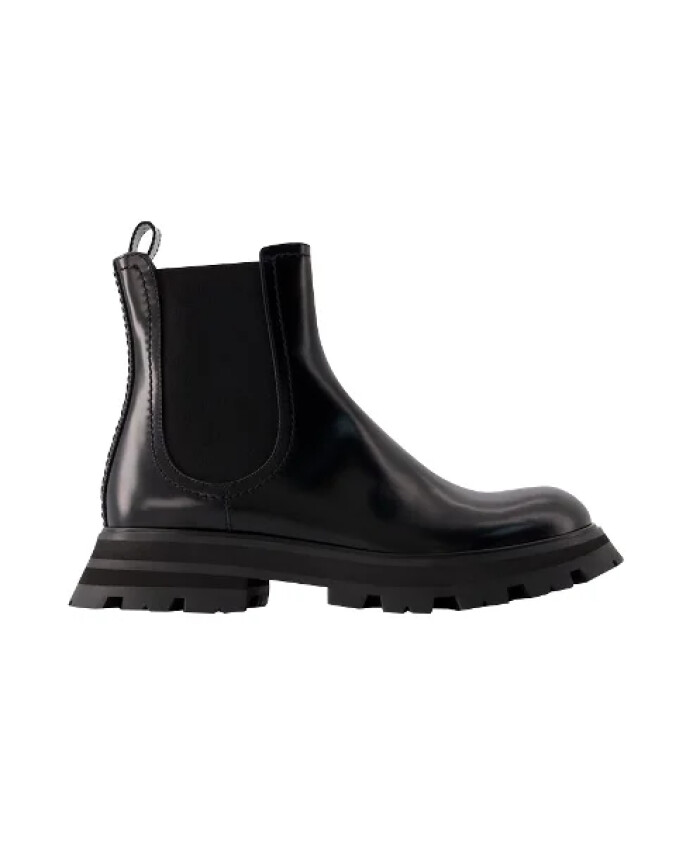 black-leather-chelsea-boots