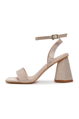 sandaler-med-remme-og-blokhael-med-rhinsten-guld