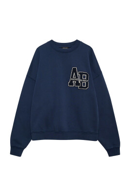 sweatshirt-marine-avec-logo-en-peluche