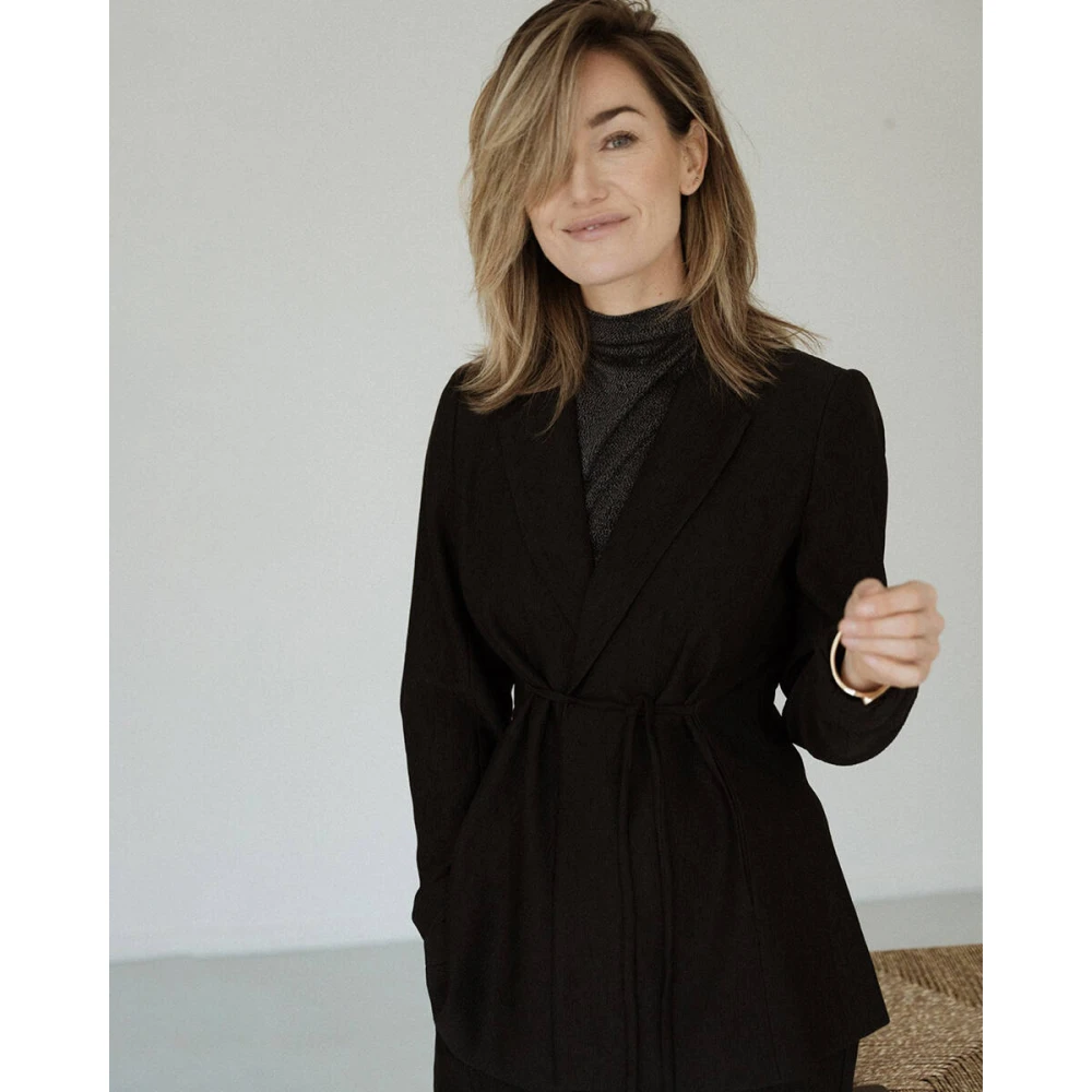 Aimée the Label Mouwloze IzyC Top Black Dames
