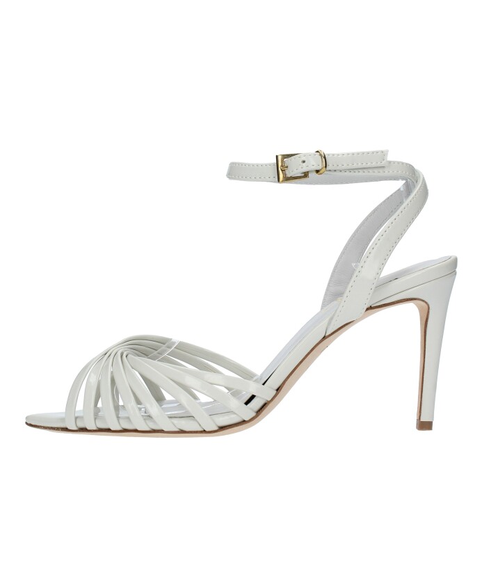 sandales-en-cuir-verni