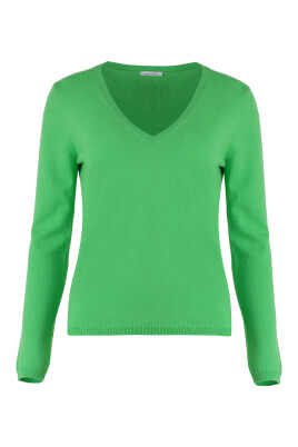 luxury-cashmere-sweater-ribbed-knit-edges