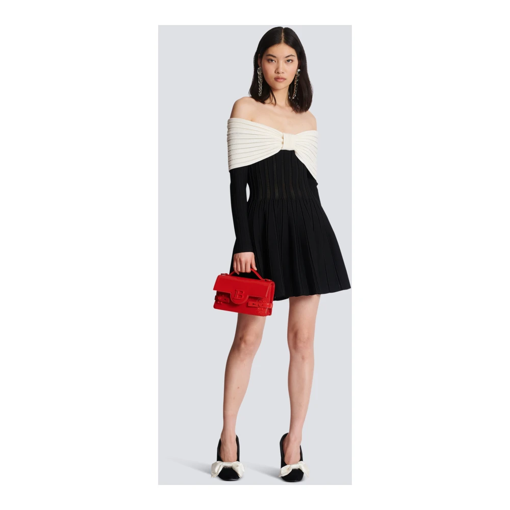 Balmain Skaterjurk met off-shoulder in een gestructureerde gebreide stof Black Dames