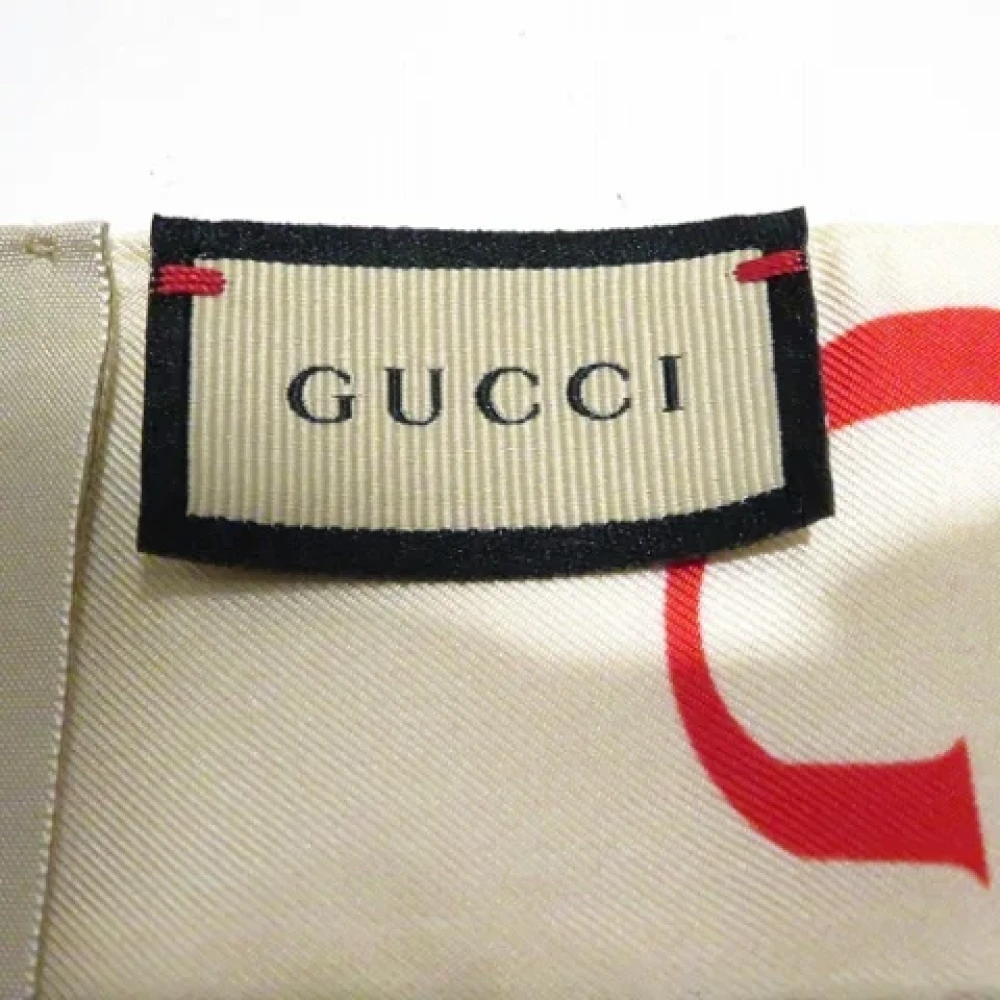 Gucci Vintage Tweedehands Beige Zijden Gucci sjaal Beige Dames