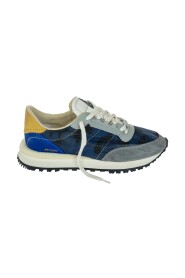 Sneakersy