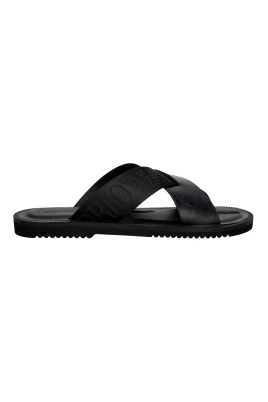 Sandaler med korsade remmar i läder med logoband