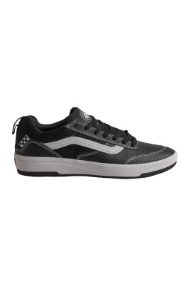 skateboarding-shoes-with-modern-design