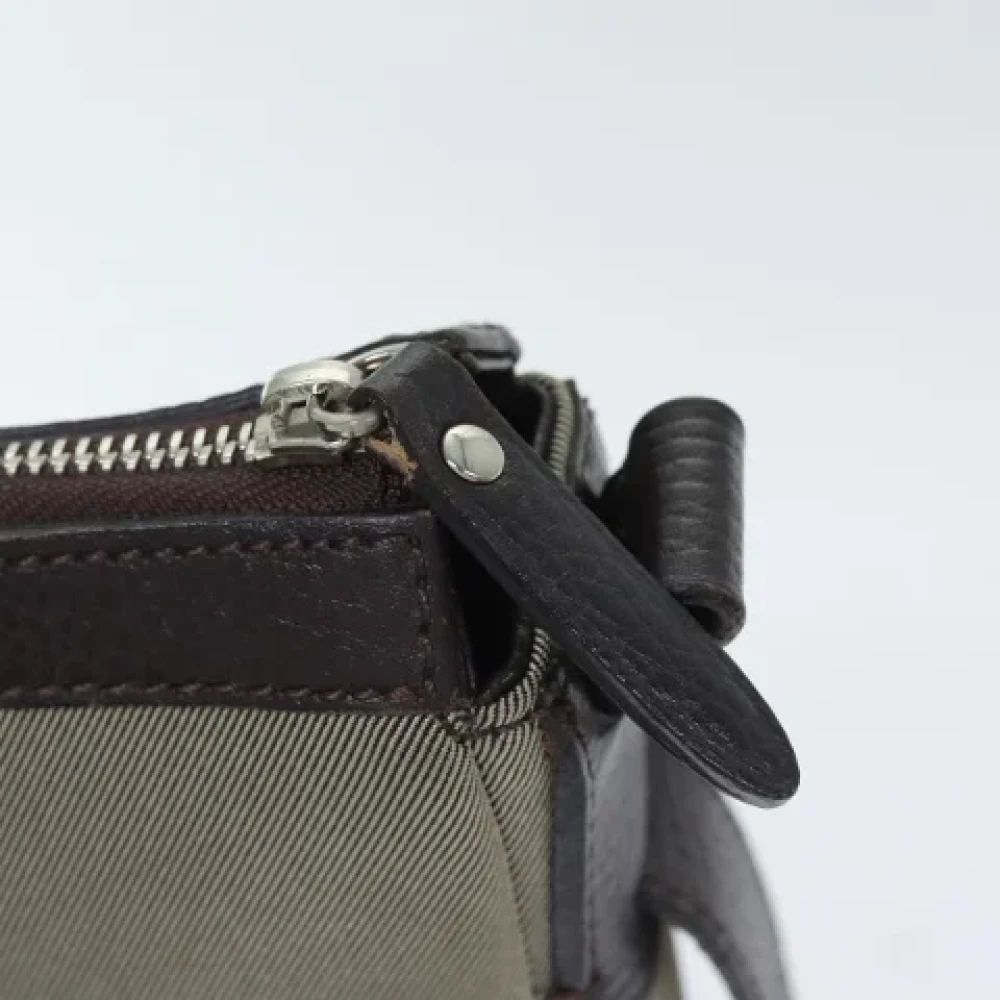 Burberry Vintage Pre-owned Nylon shoulder-bags Gray Dames