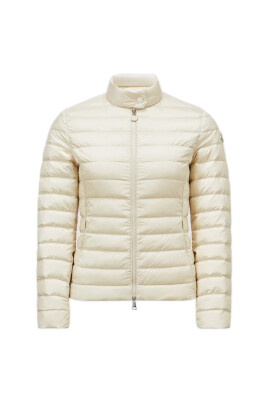 white-down-filled-coat-with-zip-closure