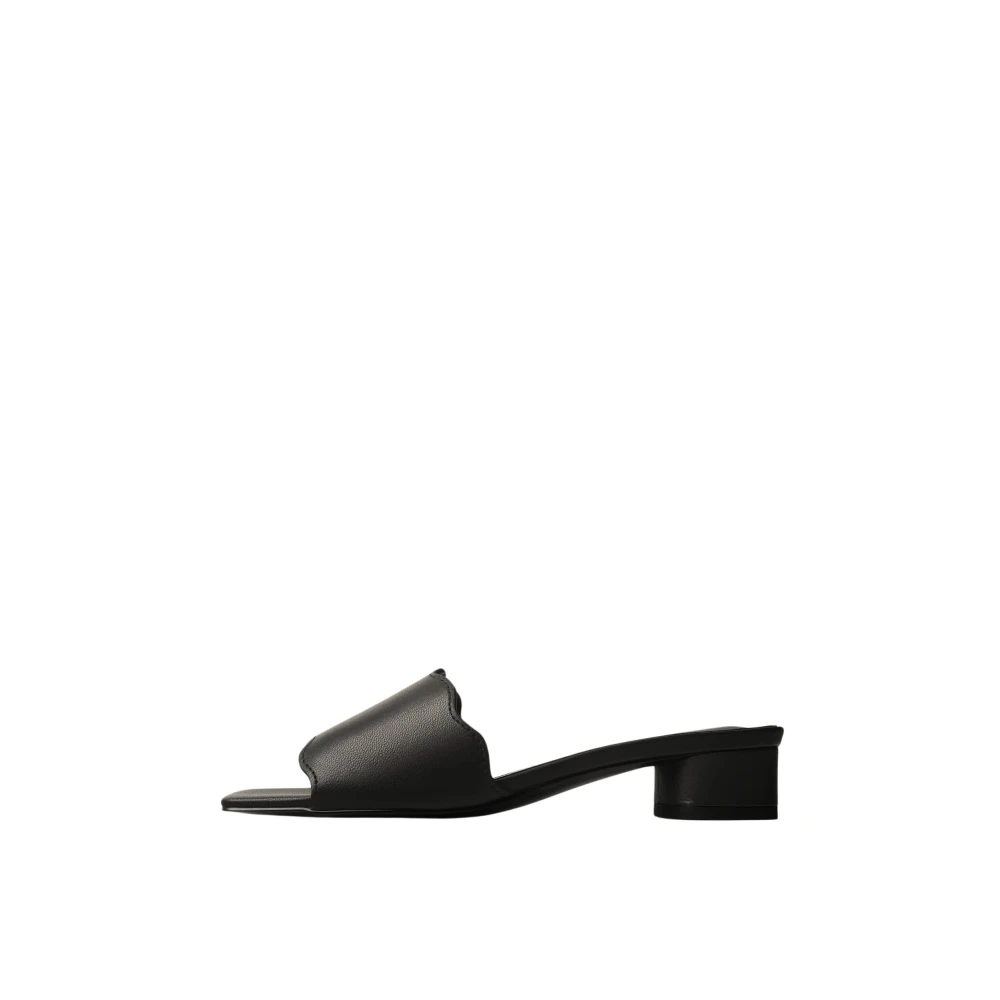 L37 Heeled Mule