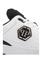 baskets-en-cuir-blanc-avec-ecusson-hexagone